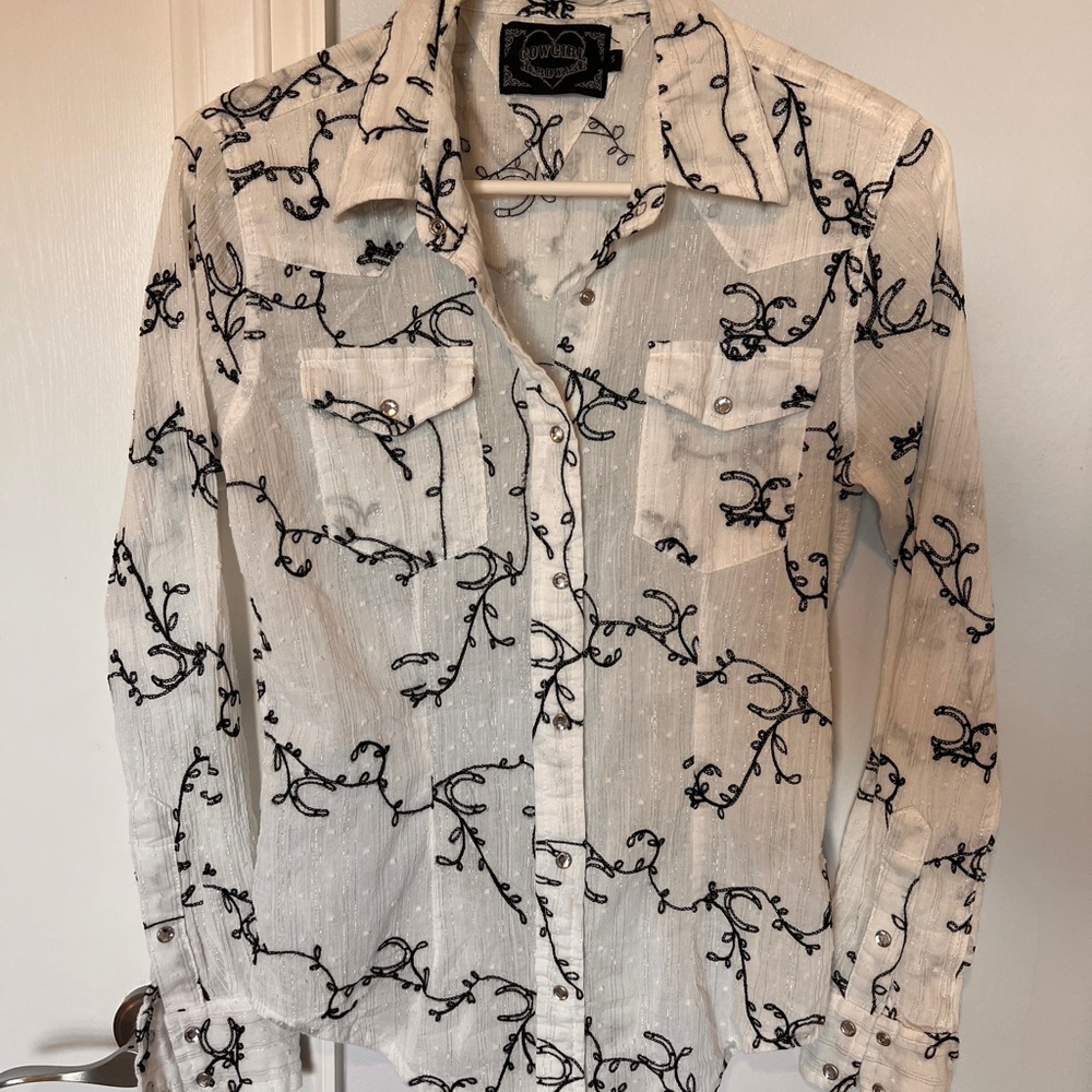 Western Style Cowgirl Hardware Whittand Black Embroidered Shirt